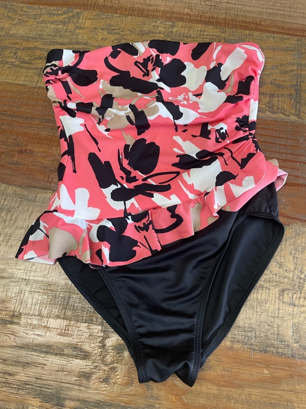 Magicsuit by Miraclesuit Strapless floral Swimsuit Sz 8 ruffle beach vacation